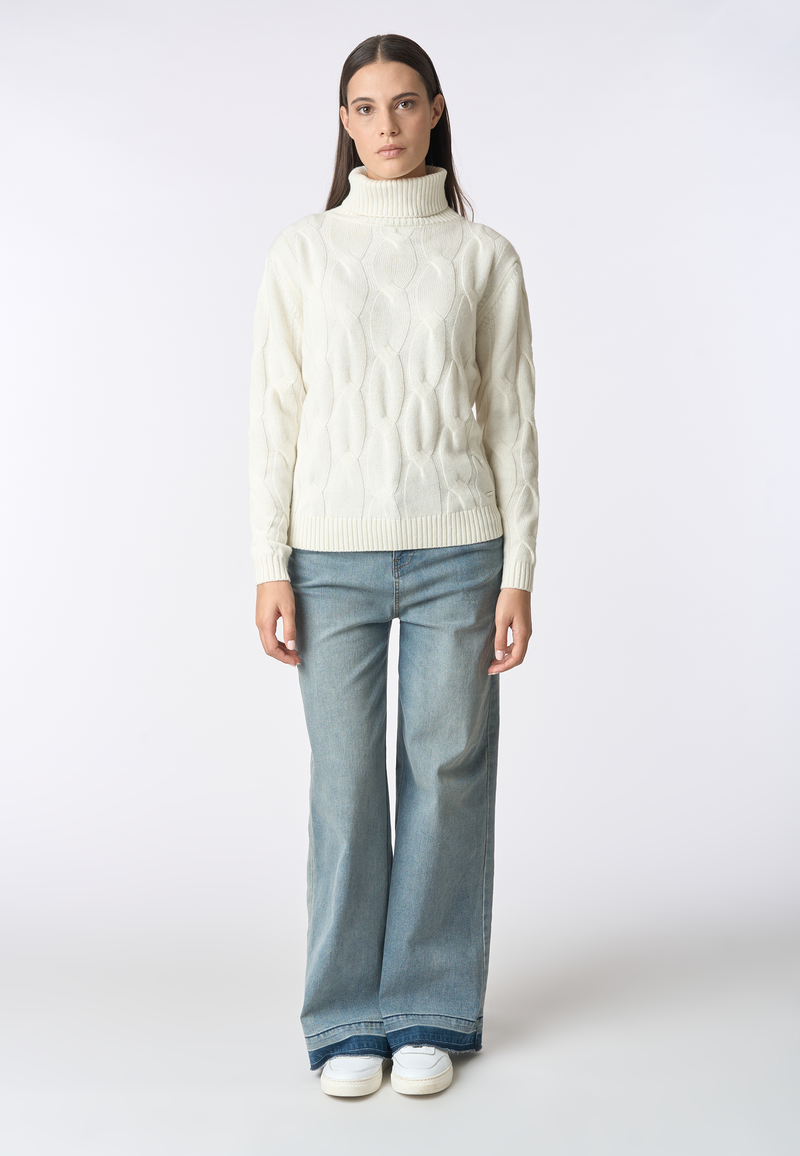 Maglia dolcevita a treccia