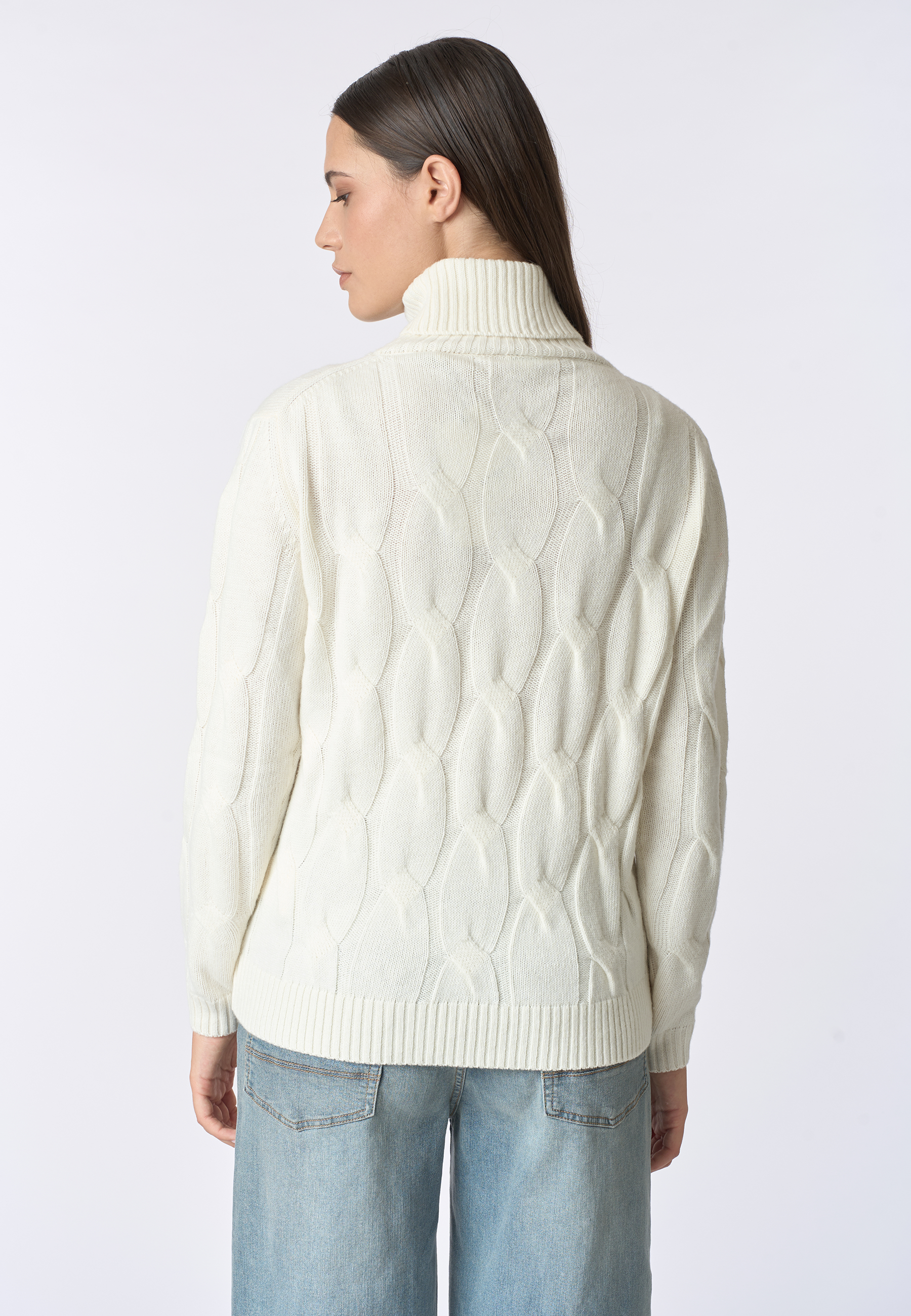 Maglia dolcevita a treccia