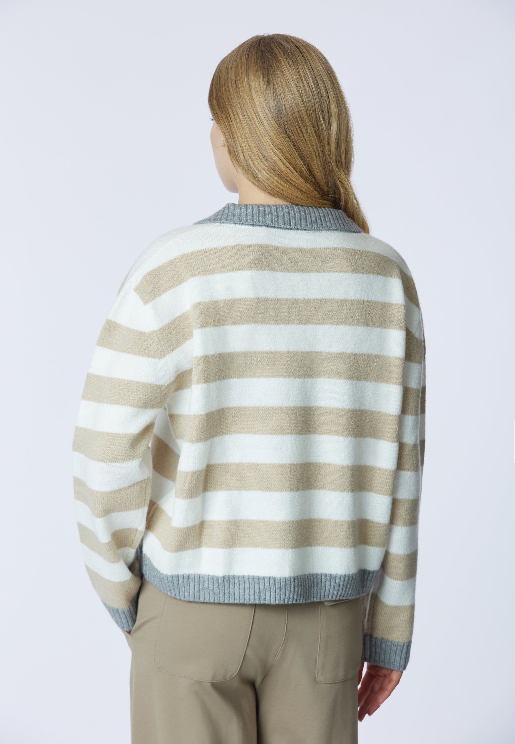 Maglia scollo a V a righe