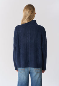 Maglia dolcevita lavorazione a spiga