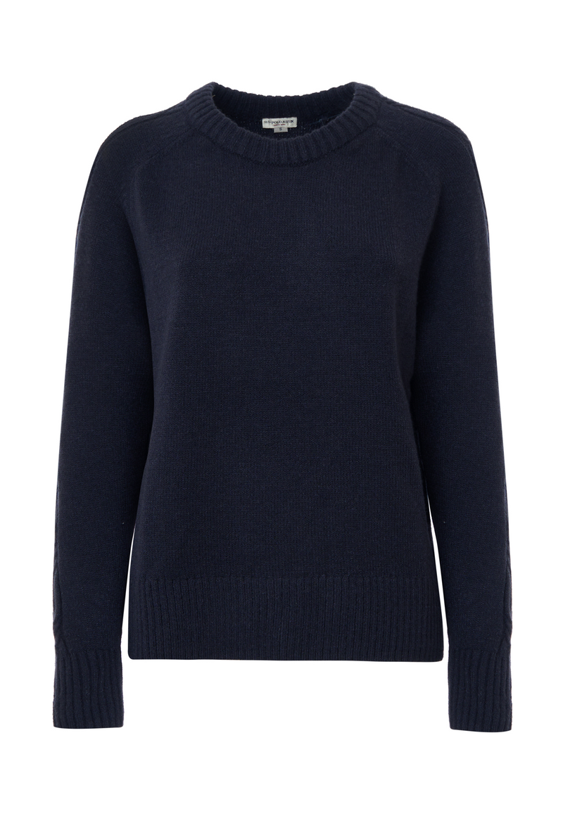 Maglia girocollo con lavorazione a treccia sulle maniche