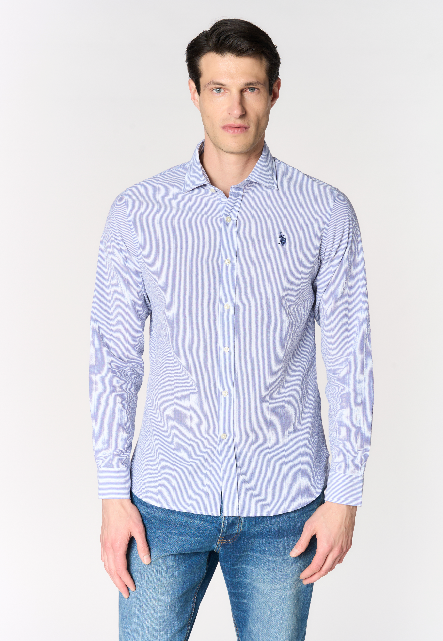 Camicia slim fit in cotone seersucker rigato con colletto francese