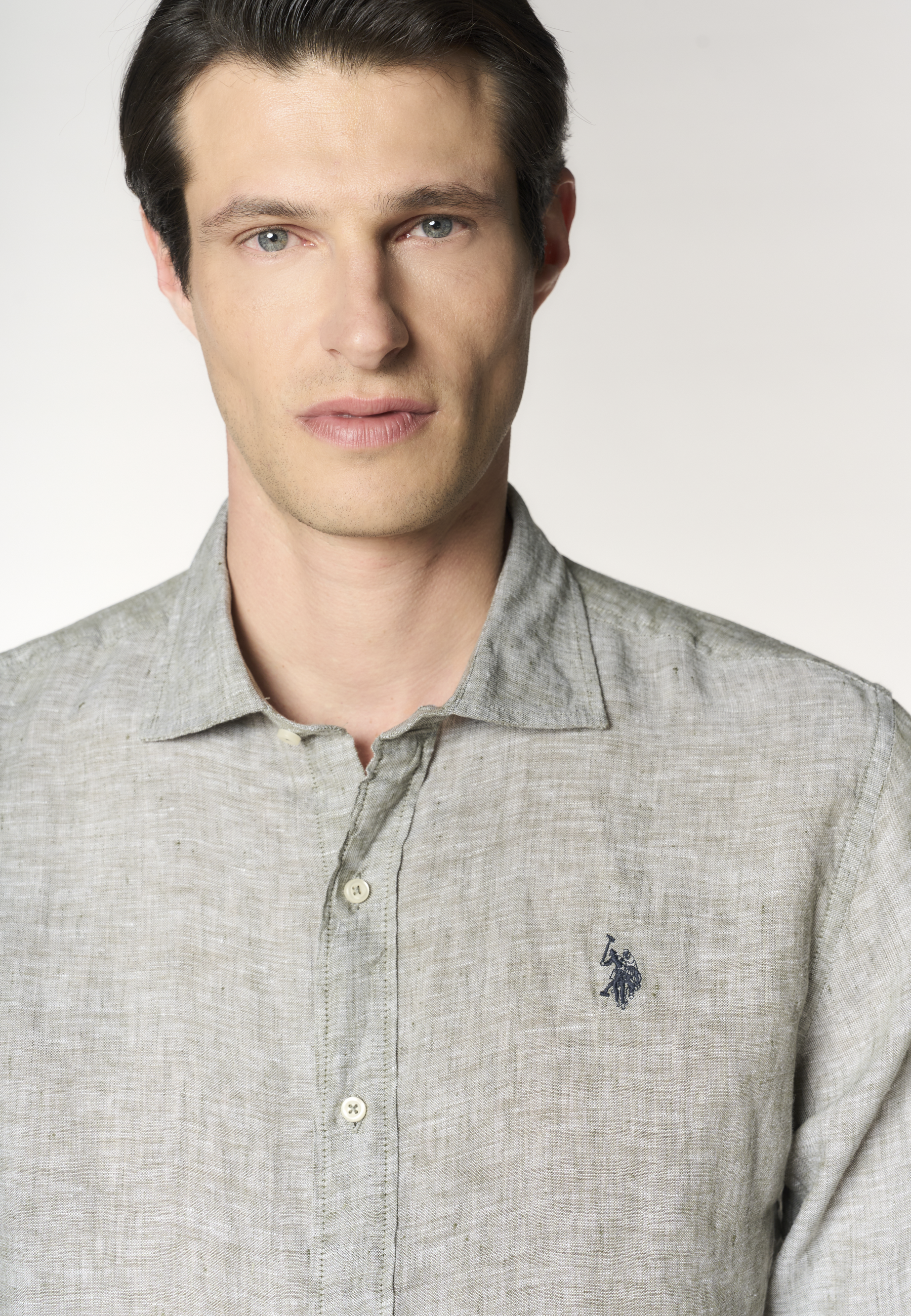 Camicia da uomo slim fit in lino con colletto francese