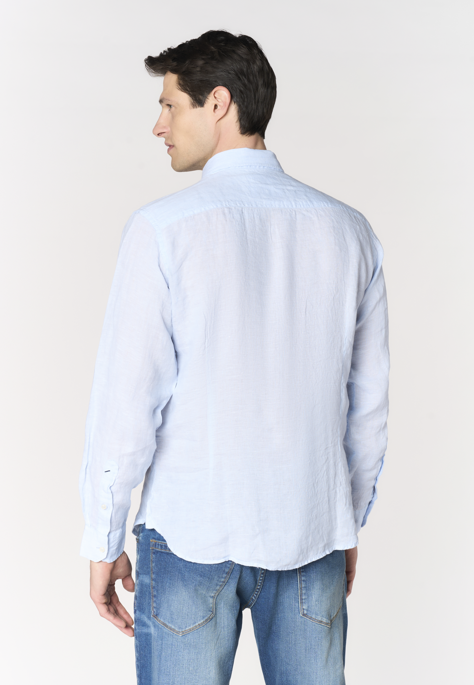 Camicia in lino chambray da uomo con colletto button down