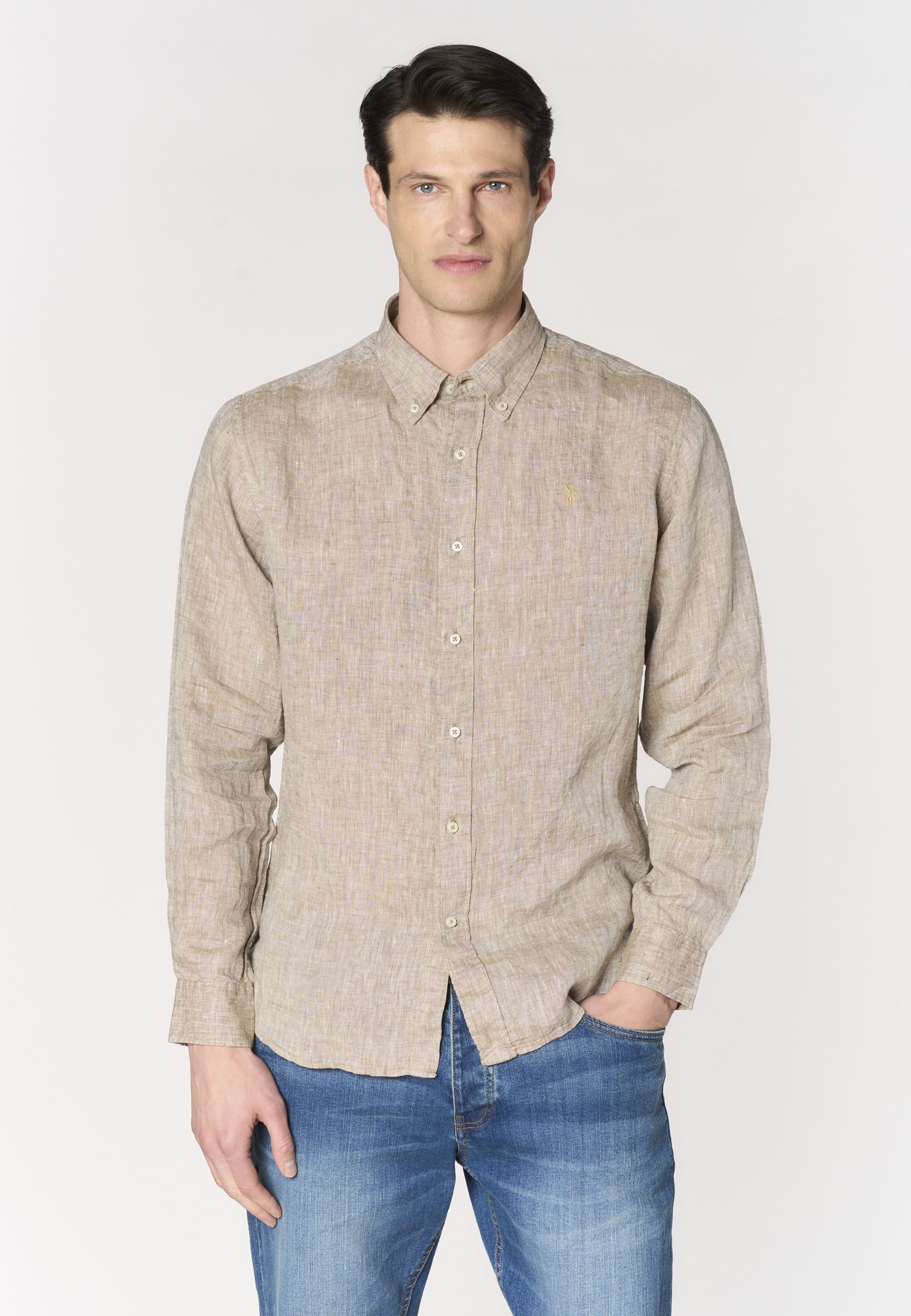 Camicia in lino chambray da uomo con colletto button down