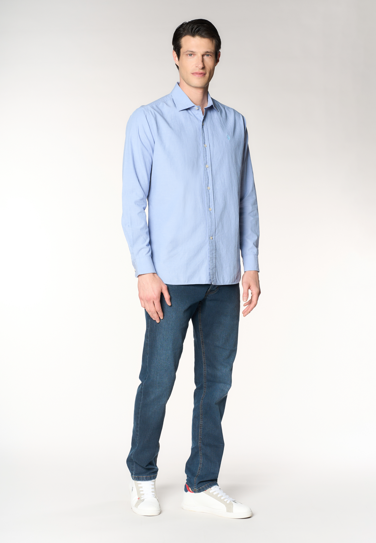 Camicia regular fit in misto cotone e lino con colletto francese