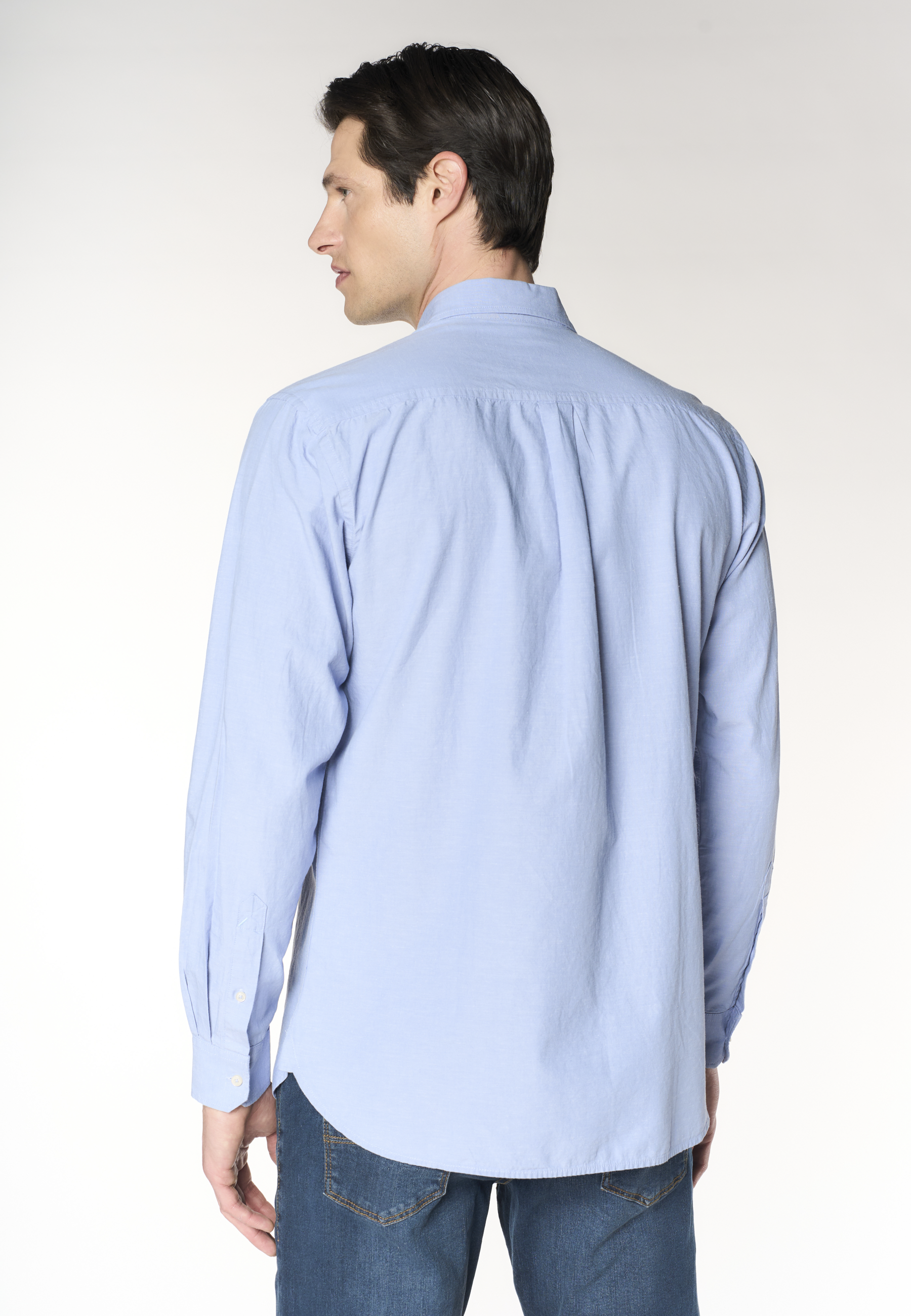 Camicia regular fit in misto cotone e lino con colletto francese