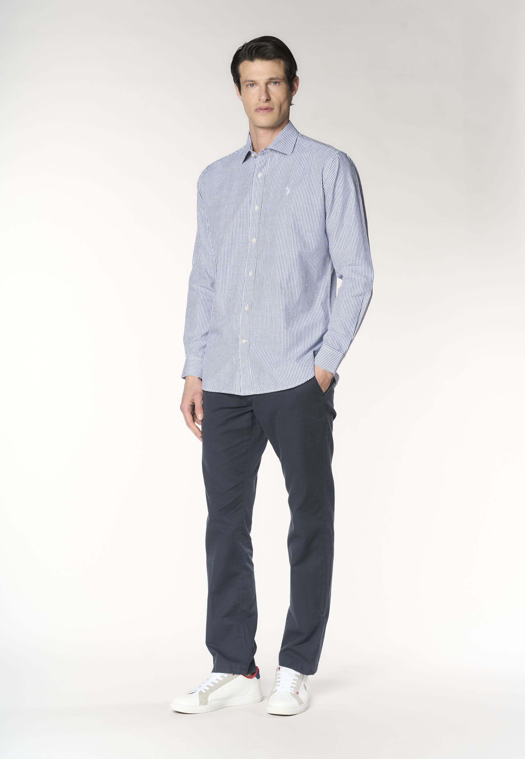 Camicia regular fit in misto cotone e lino con colletto francese