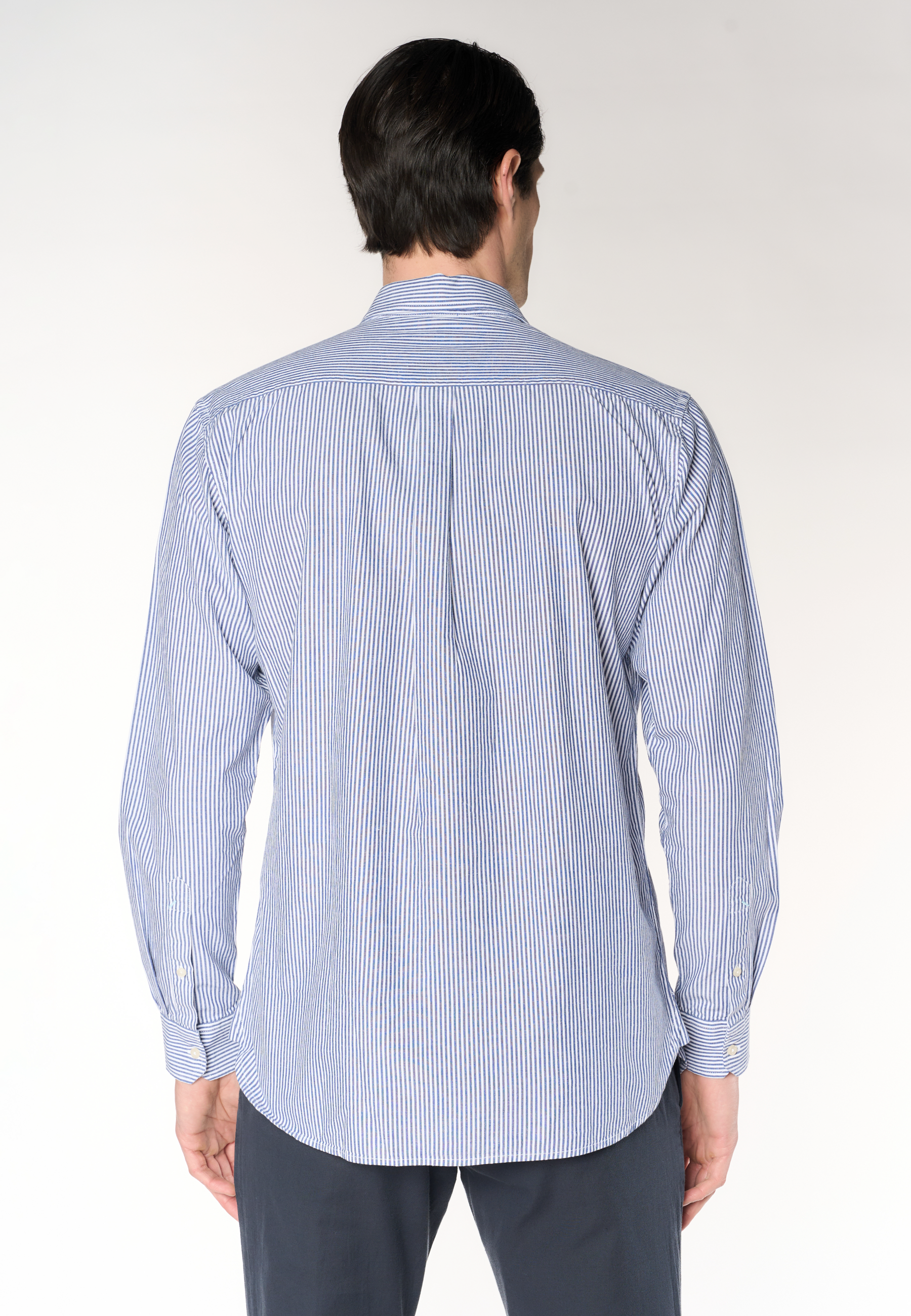 Camicia regular fit in misto cotone e lino con colletto francese