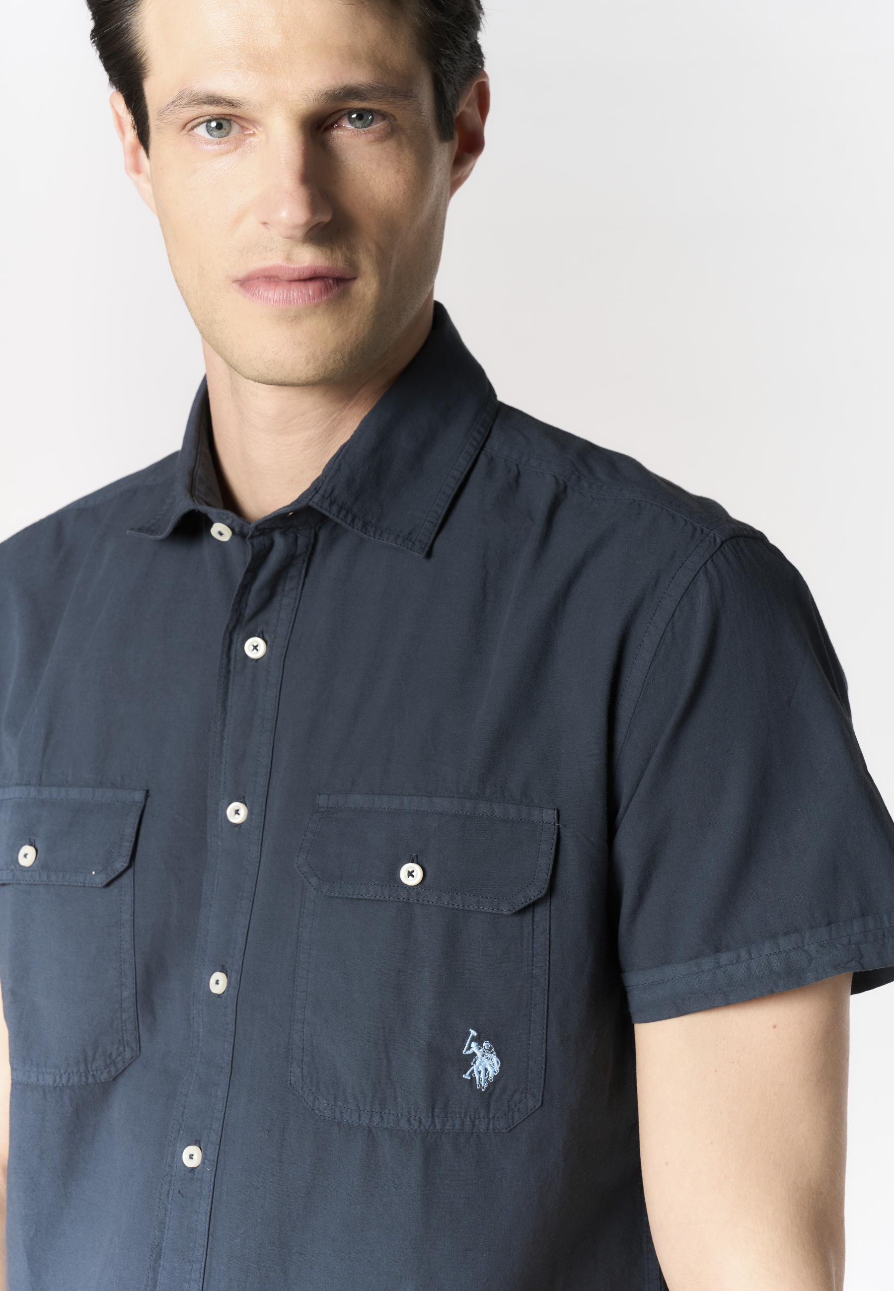 Camicia a maniche corte in misto cotone e lino con tasche frontali