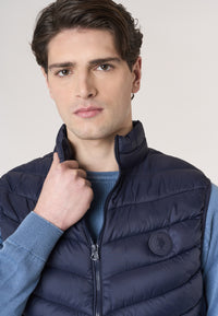 Gilet imbottito da uomo in nylon riciclato ultra leggero