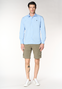 Pantalone corto cargo in cotone con tasche applicate