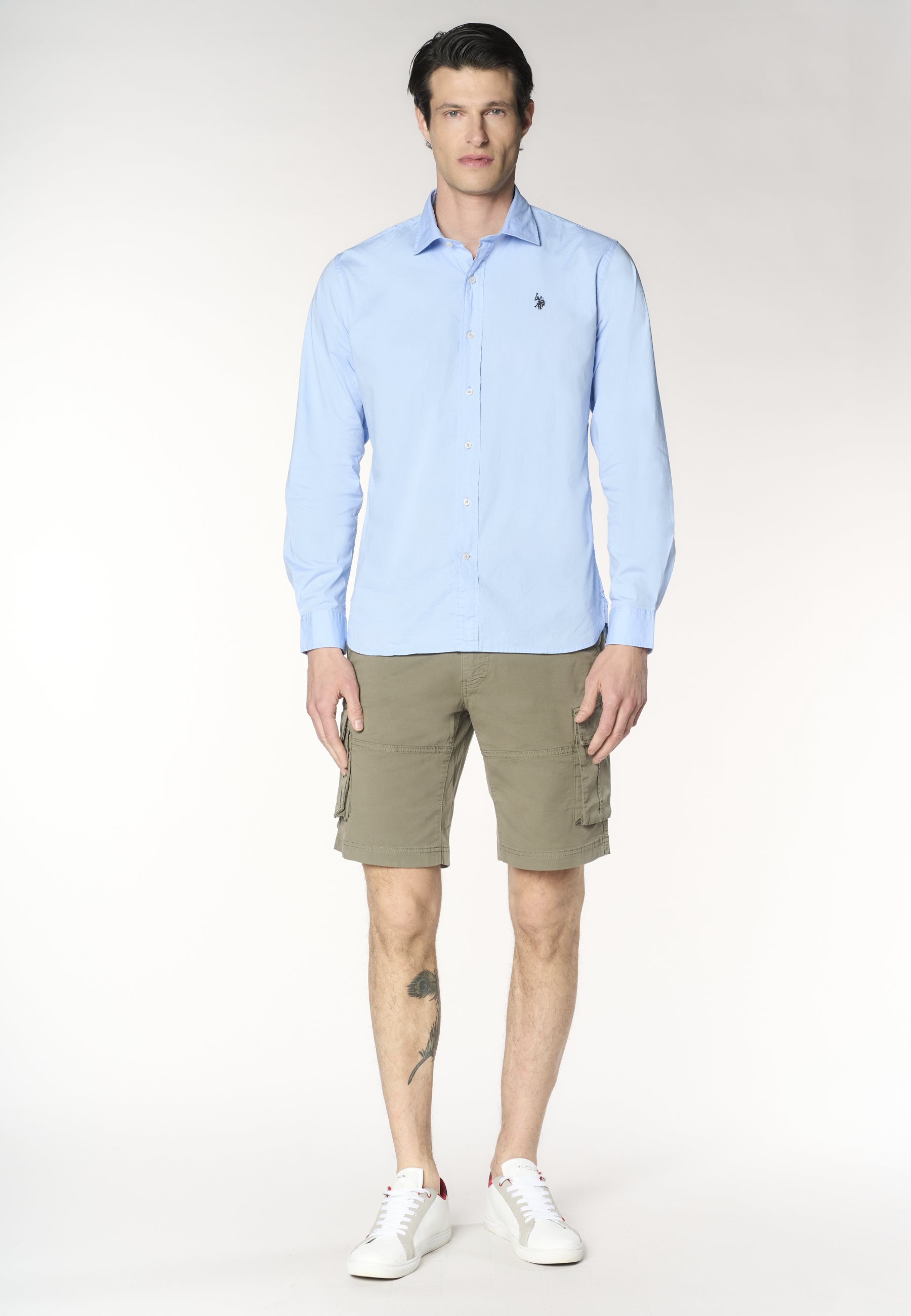 Pantalone corto cargo in cotone con tasche applicate