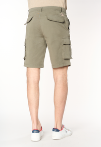 Pantalone corto cargo in cotone con tasche applicate