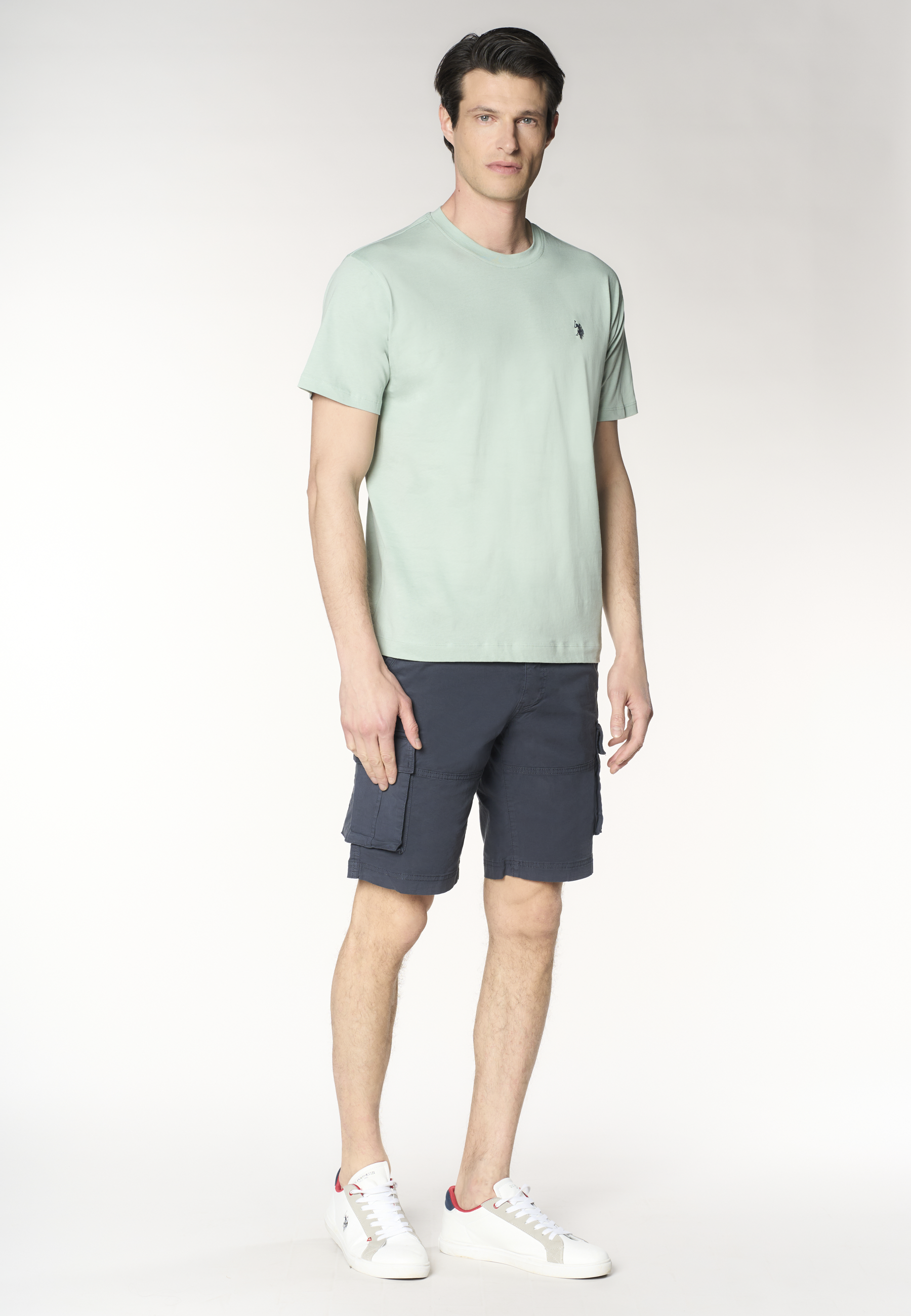 Pantalone corto cargo in cotone con tasche applicate