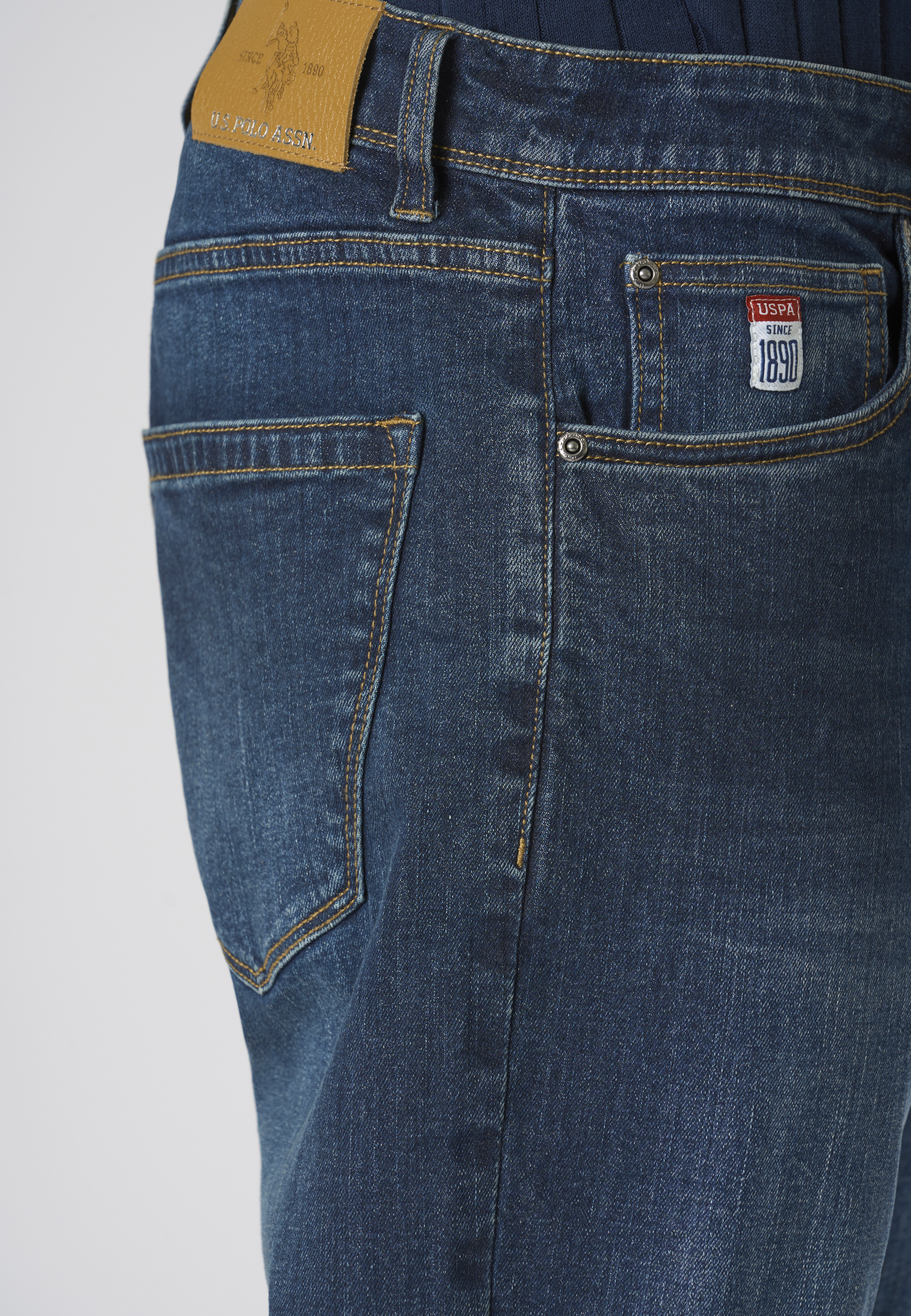 Pantalone denim cinque tasche tapered fit