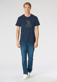 T-shirt da uomo in cotone pigment dyed con stampa frontale.