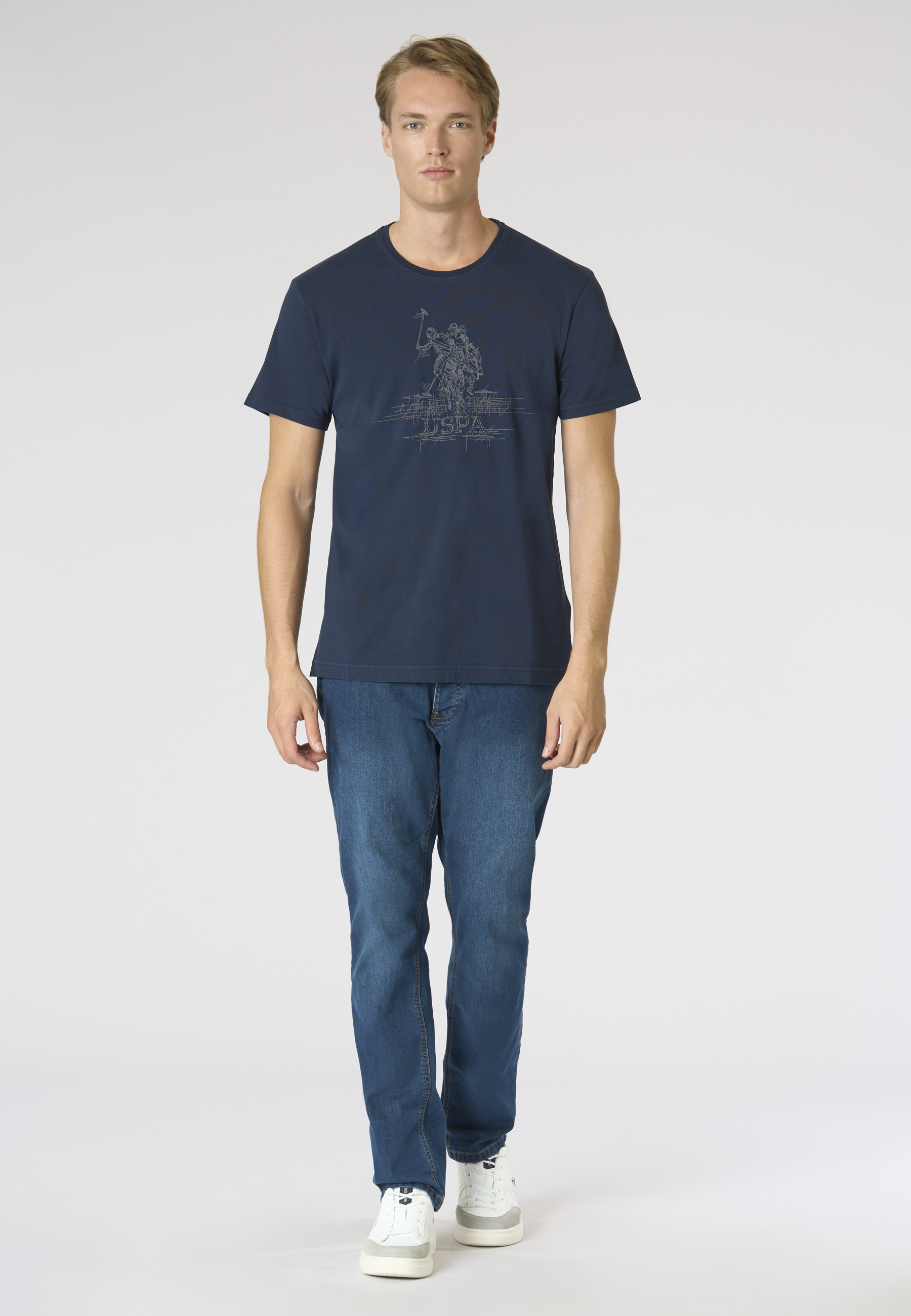 T-shirt da uomo in cotone pigment dyed con stampa frontale.
