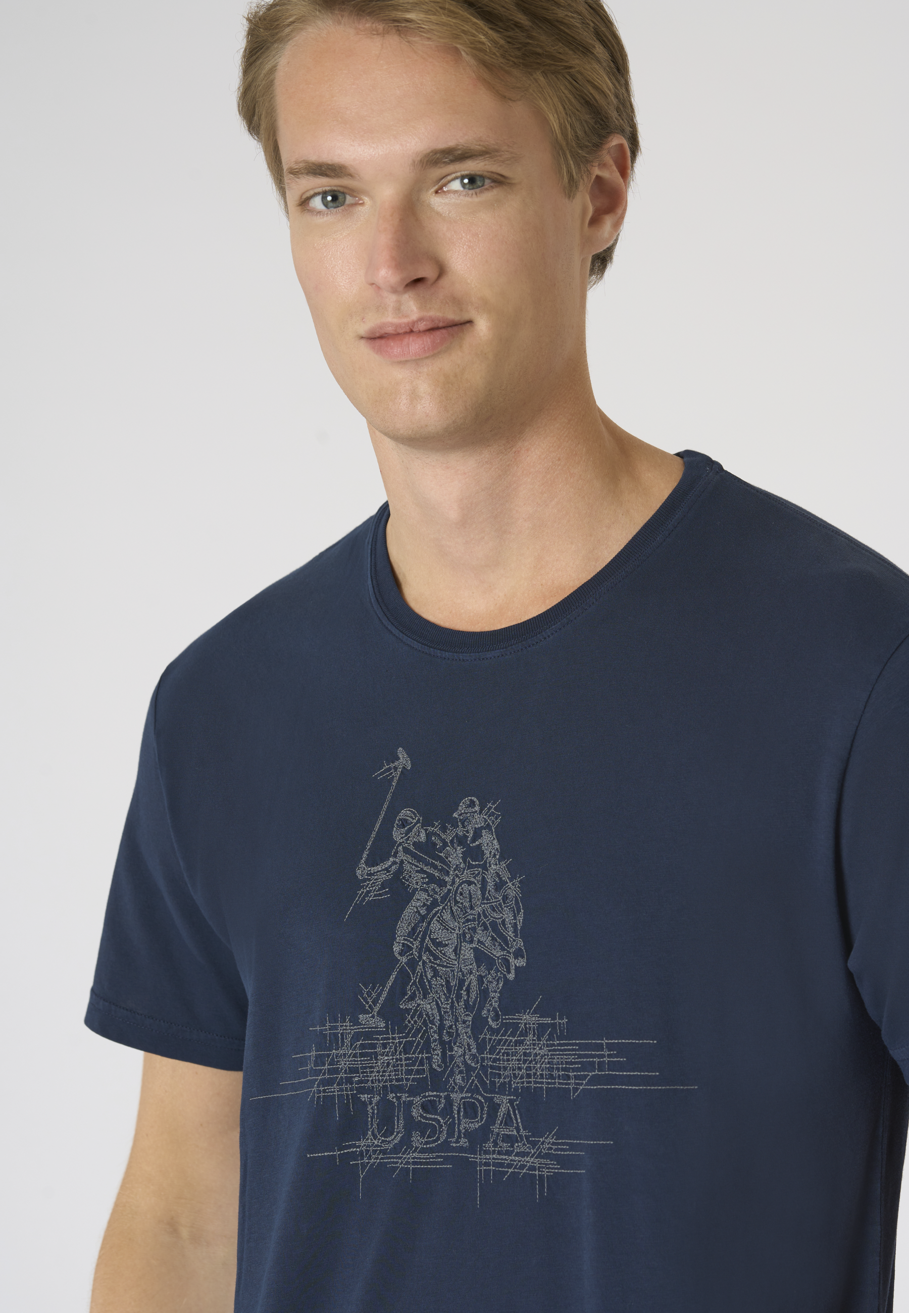 T-shirt da uomo in cotone pigment dyed con stampa frontale.
