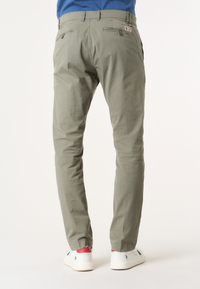 Pantalone chino da uomo in cotone stretch overdyed