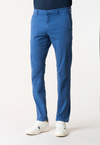 Pantalone chino da uomo in cotone stretch overdyed