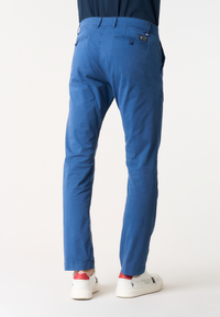 Pantalone chino da uomo in cotone stretch overdyed