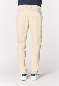 Pantalone da uomo in cotone stretch con carrot fit