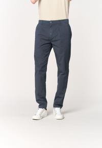 Pantalone da uomo in cotone stretch con carrot fit