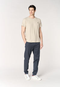 Pantalone da uomo in cotone stretch con carrot fit