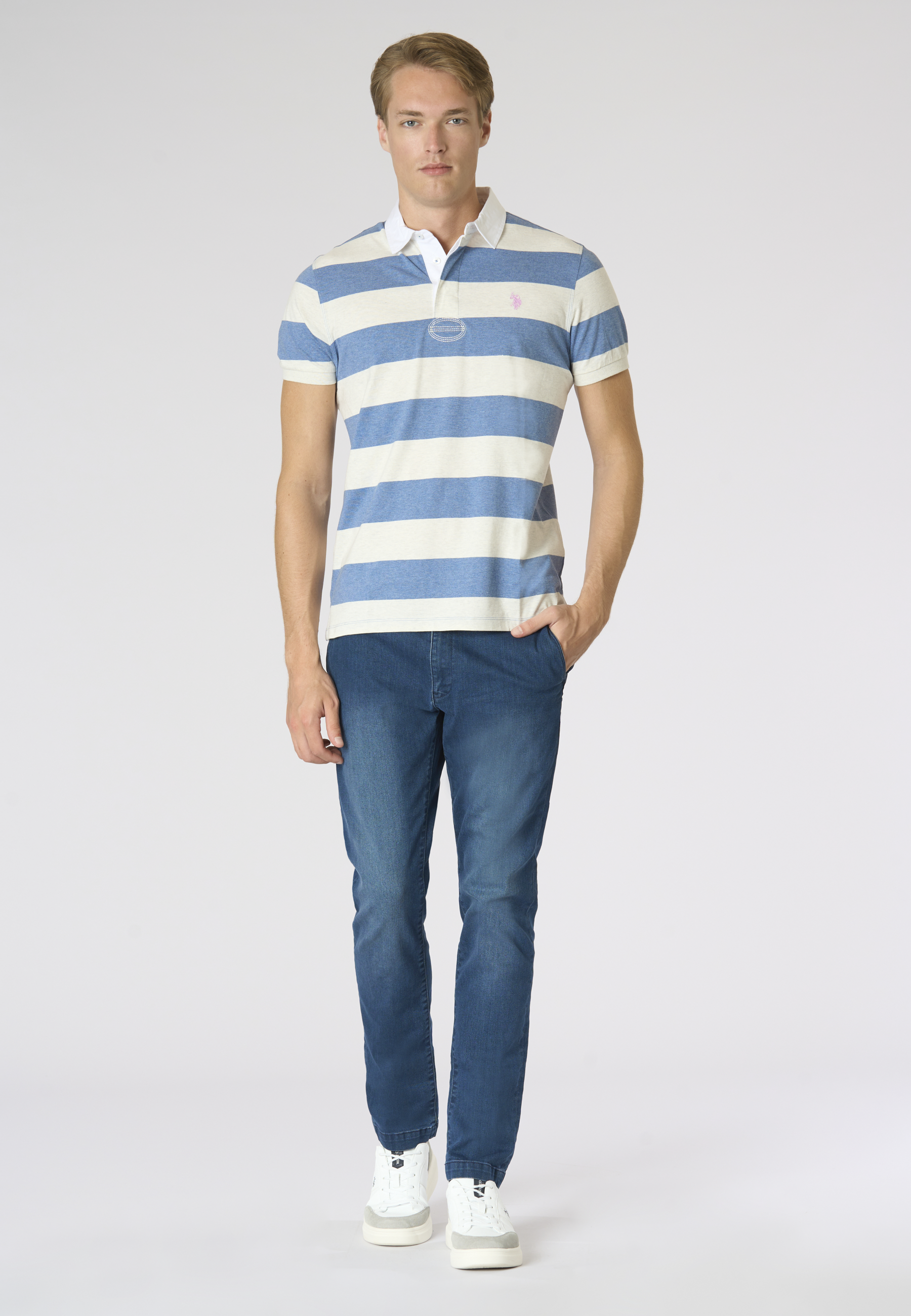 Pantalone denim regular fit con tasche a filetto