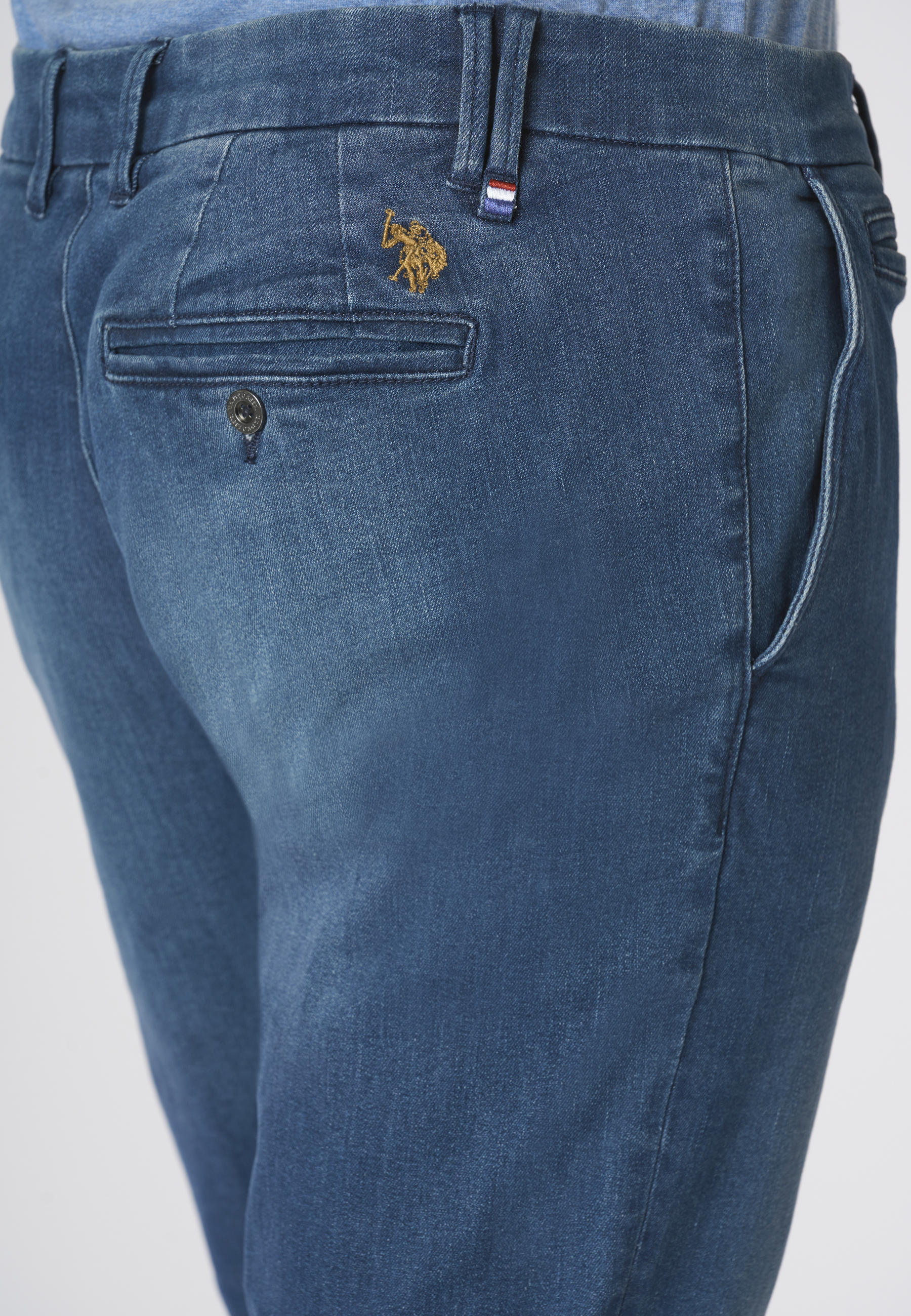 Pantalone denim regular fit con tasche a filetto