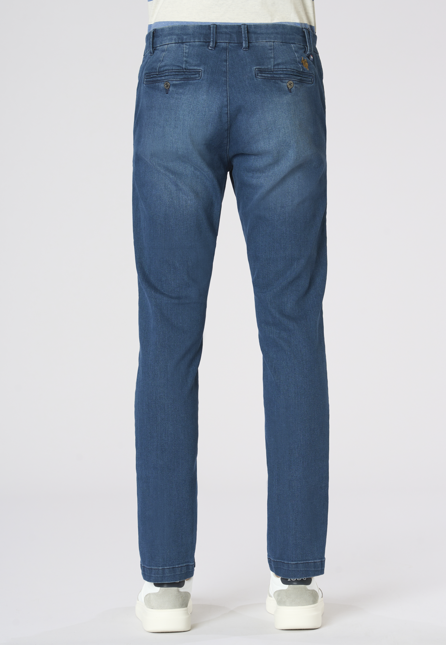 Pantalone denim regular fit con tasche a filetto