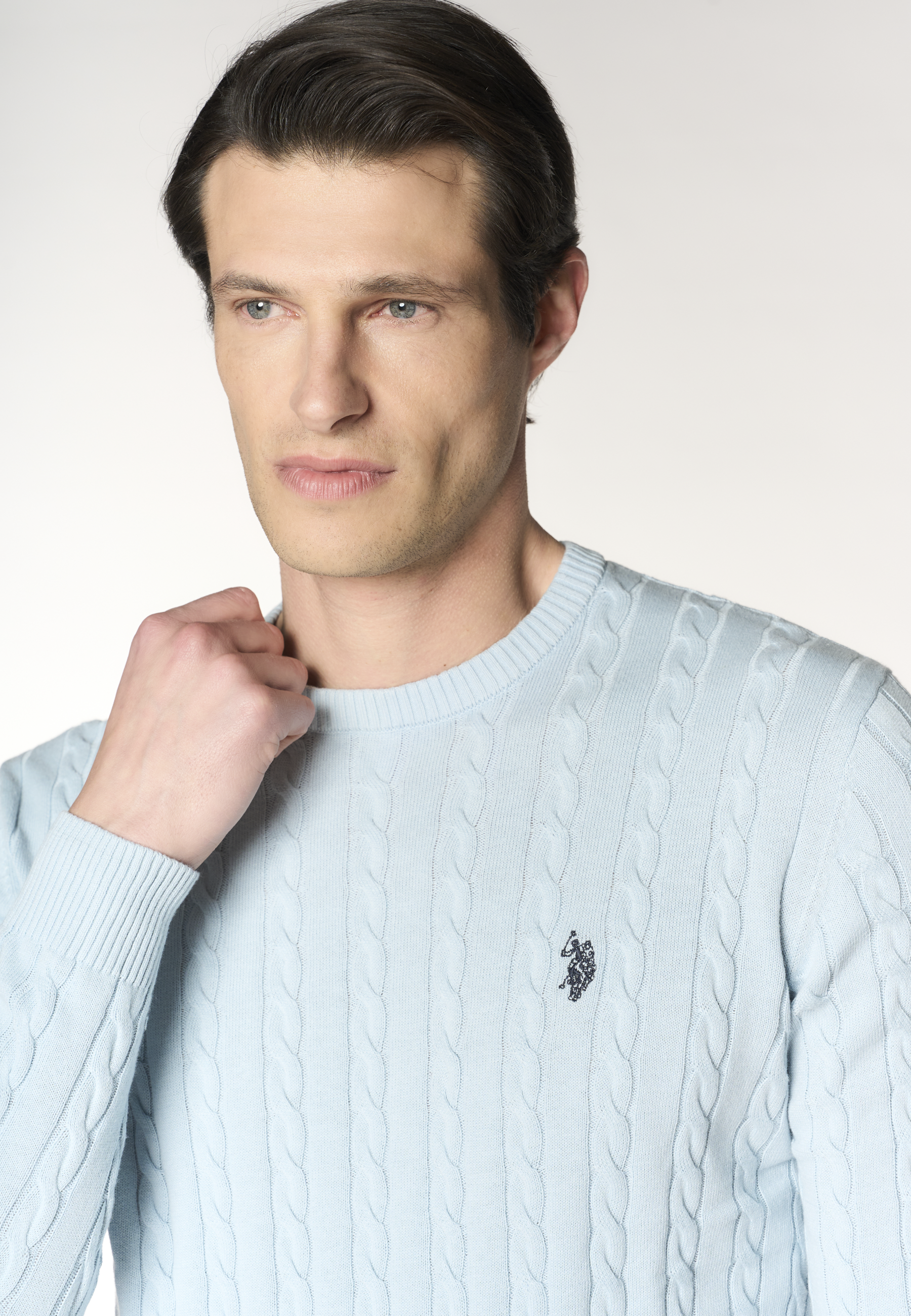 Maglia girocollo da uomo con lavorazione a treccia