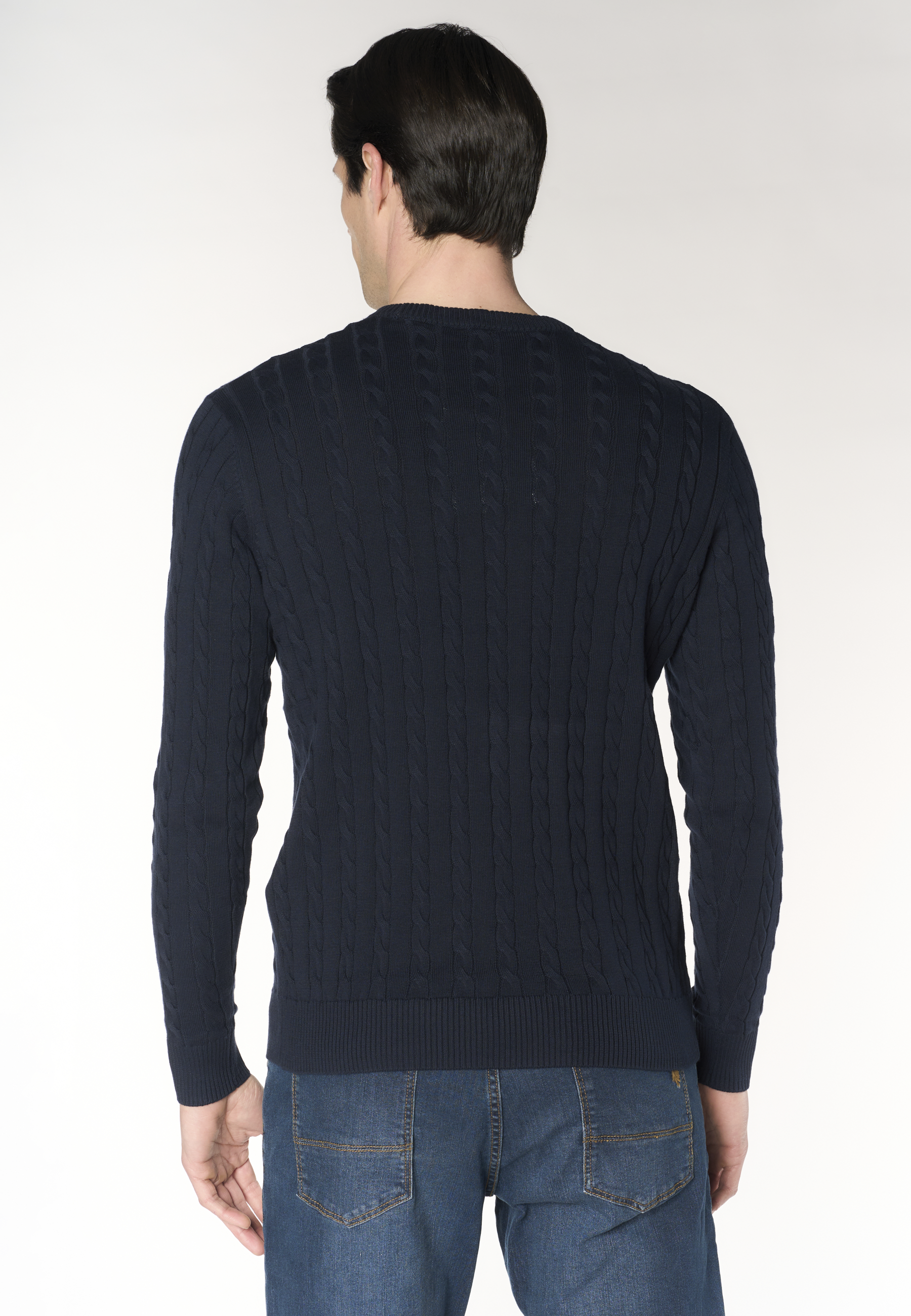 Maglia girocollo da uomo con lavorazione a treccia