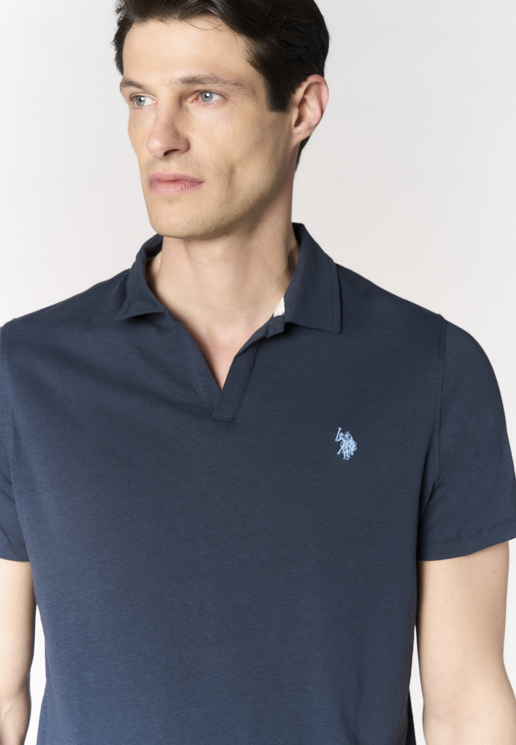 Polo shirt da uomo con scollo a V in misto cotone e lino