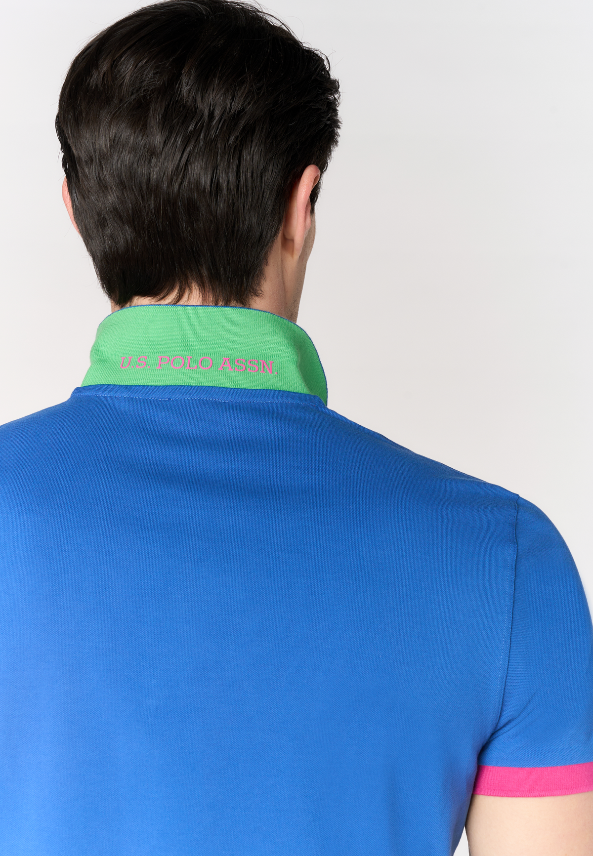 Polo shirt da uomo in cotone piquet con dettagli a contrasto e sottocolletto colorato