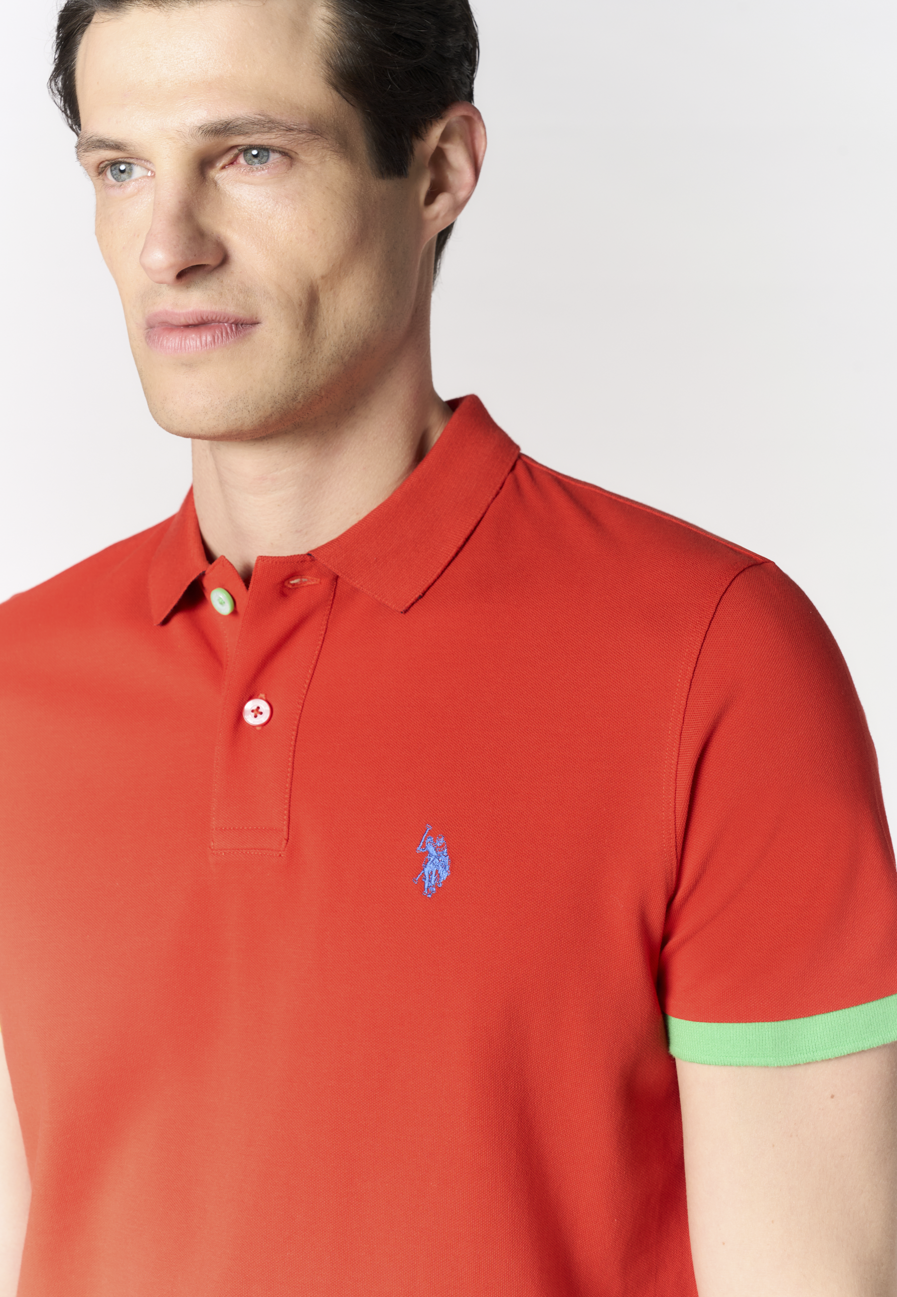 Polo shirt da uomo in cotone piquet con dettagli a contrasto e sottocolletto colorato