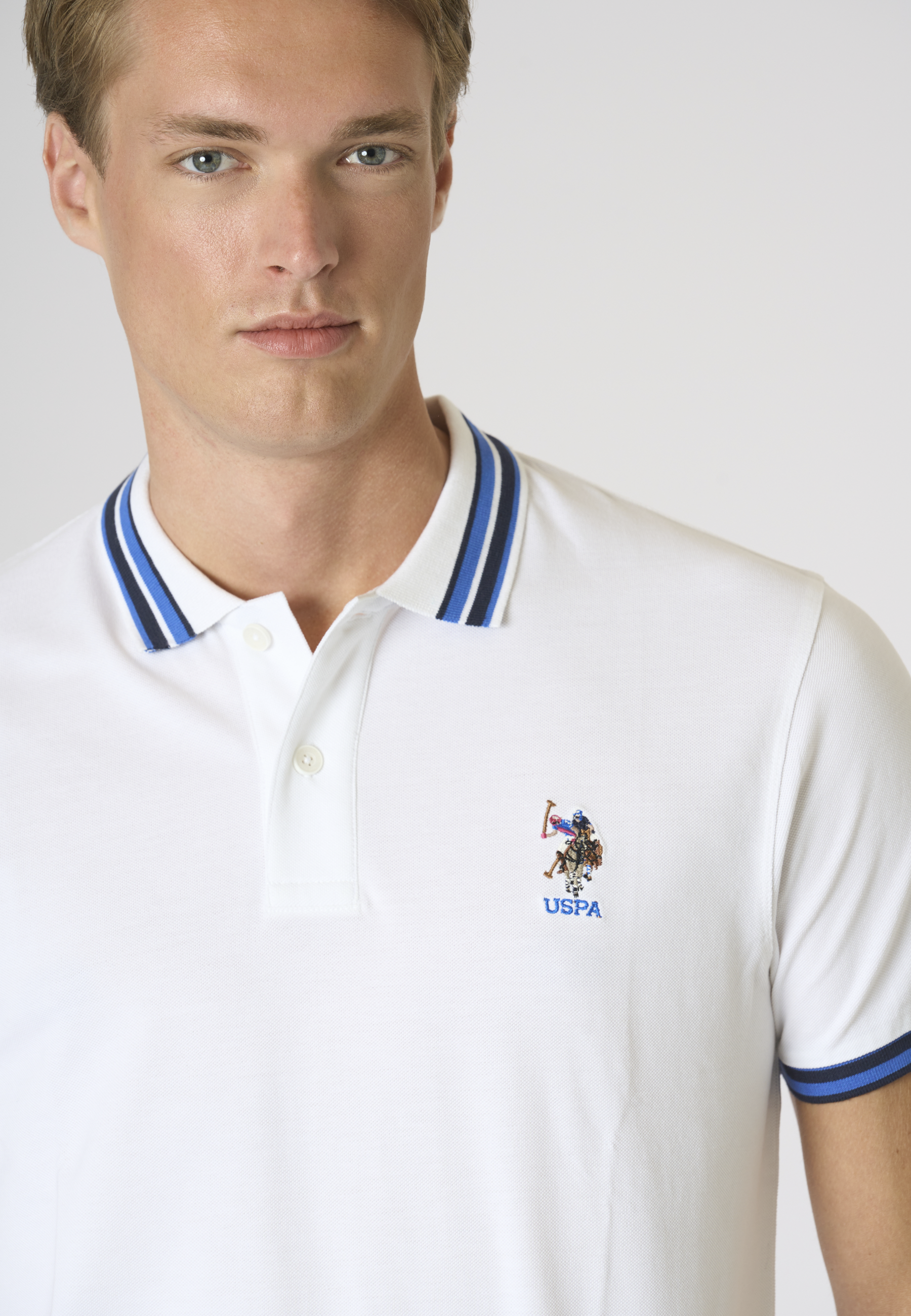 Polo shirt a maniche corte con logo colorato e dettagli a contrasto