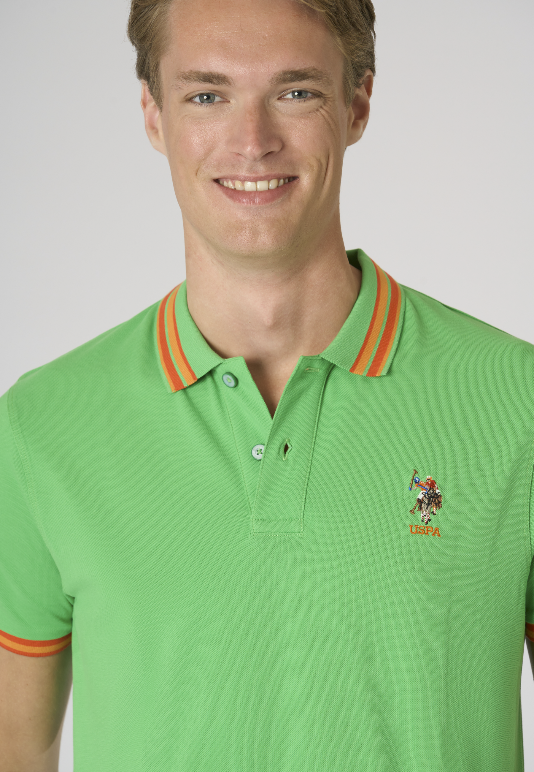 Polo shirt a maniche corte con logo colorato e dettagli a contrasto