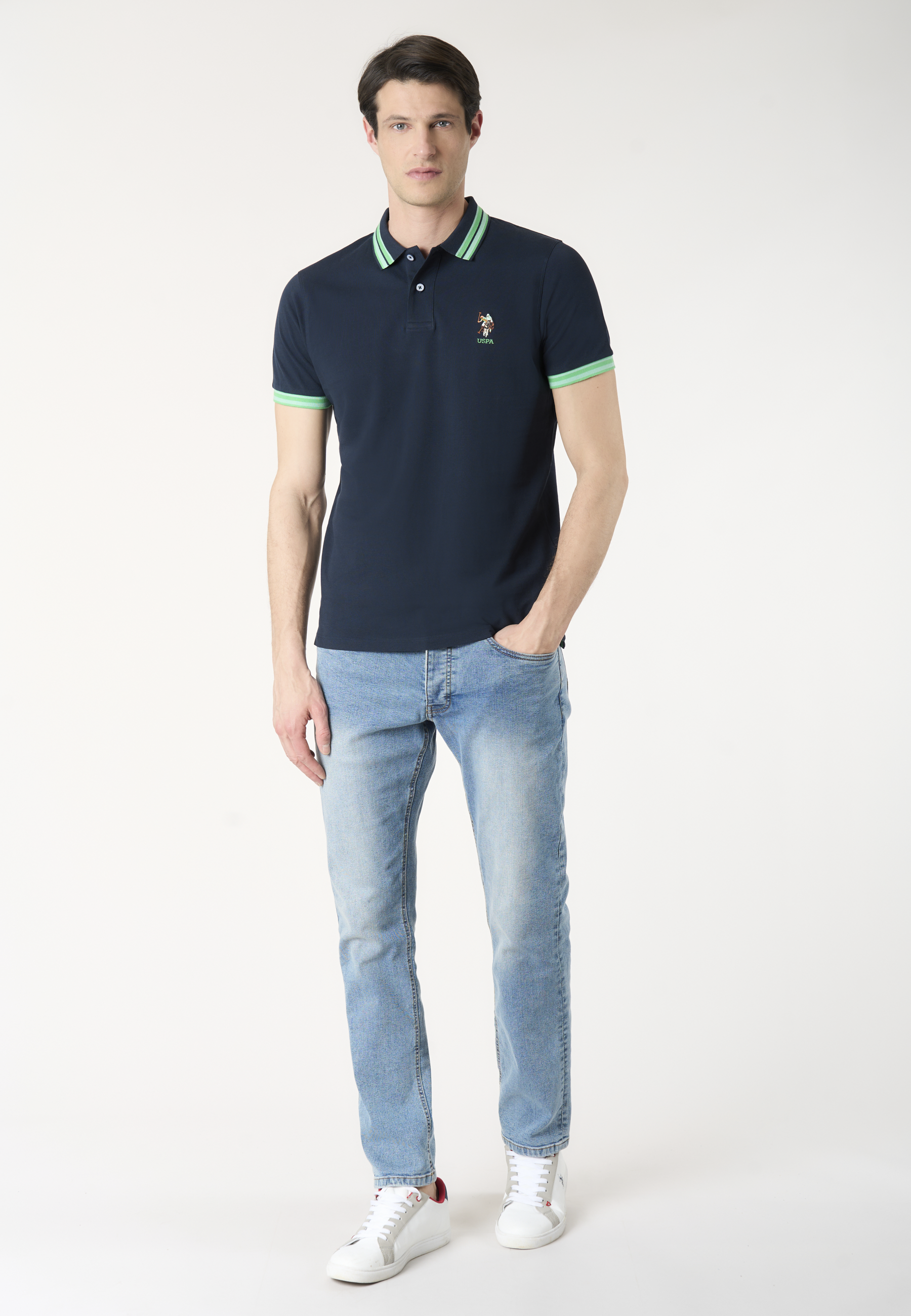 Polo shirt a maniche corte con logo colorato e dettagli a contrasto