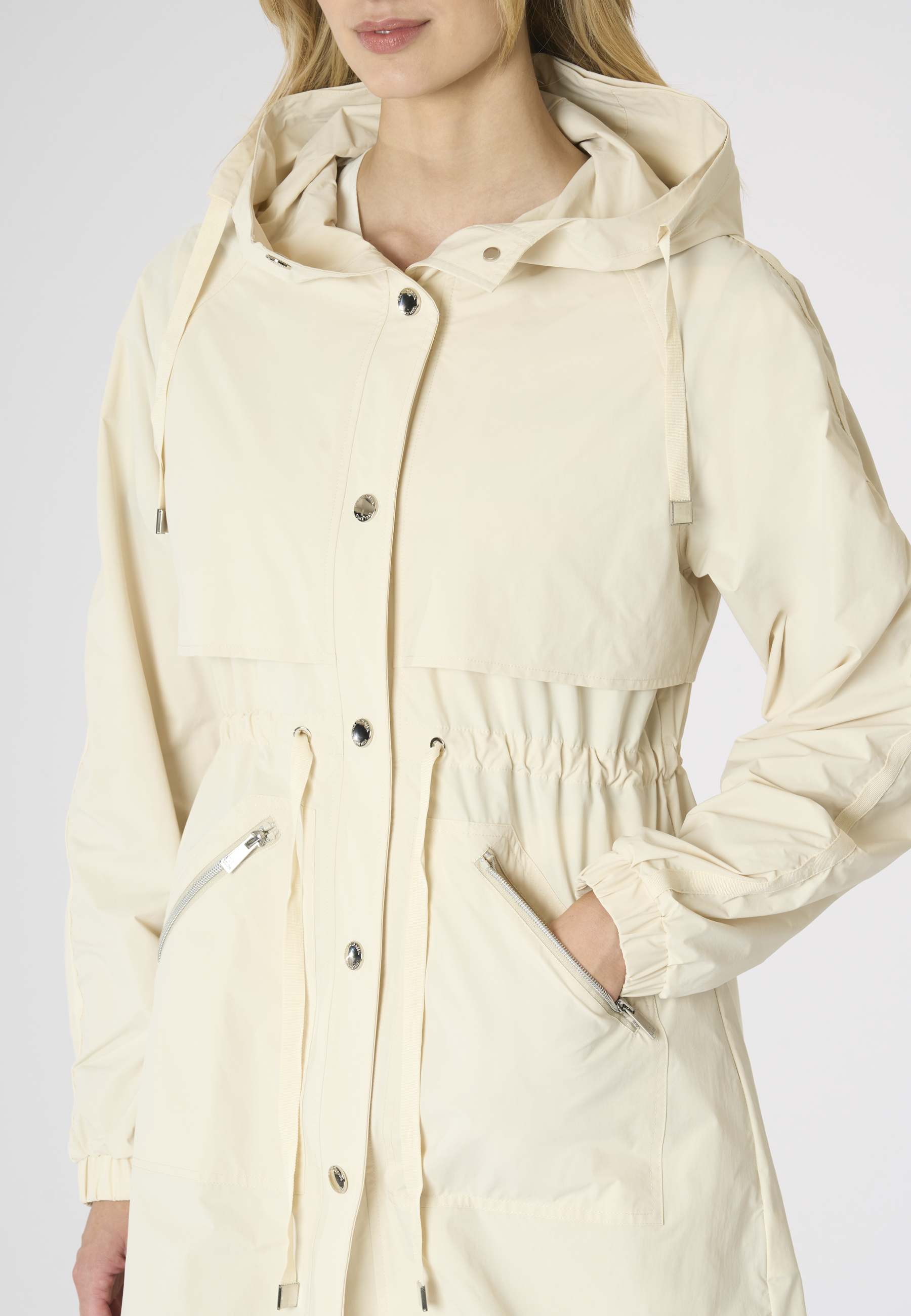 Trench da donna con cappuccio e coulisse regolabile