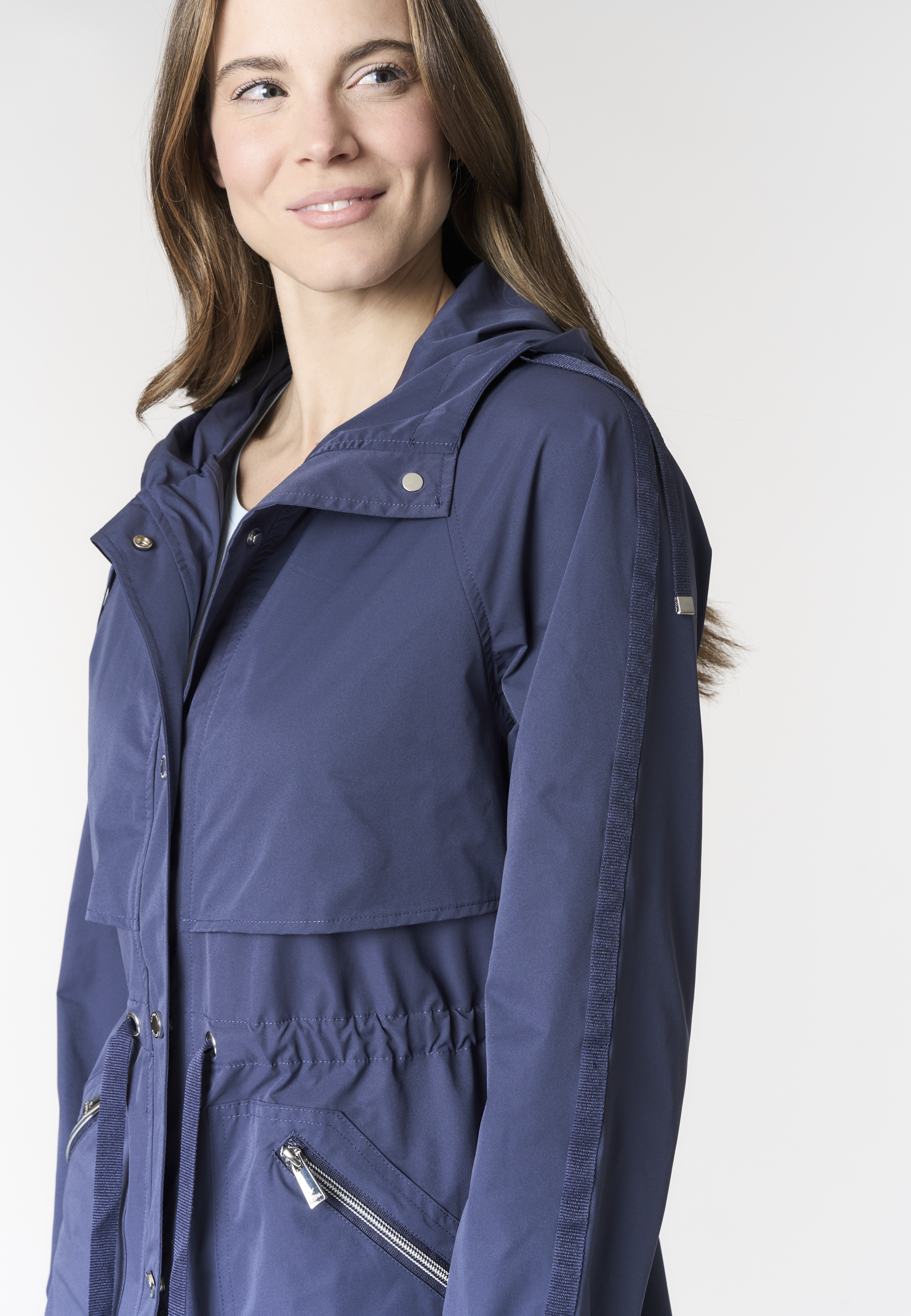 Trench da donna con cappuccio e coulisse regolabile