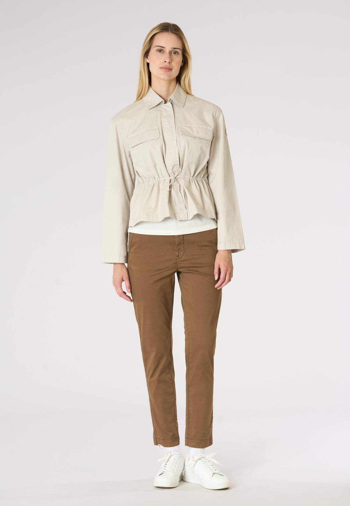Giacca leggera da donna stile utility con coulisse in vita in cotone stretch