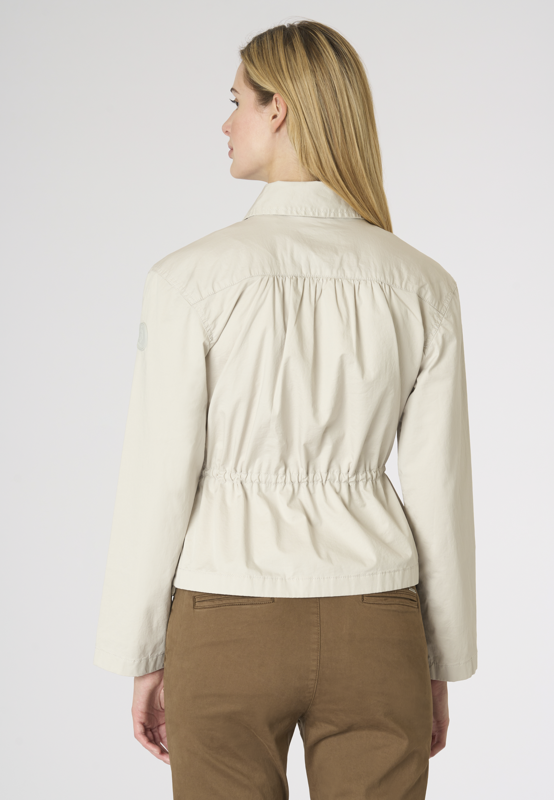 Giacca leggera da donna stile utility con coulisse in vita in cotone stretch