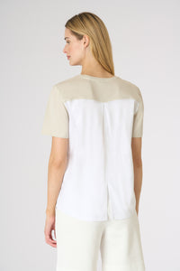 T-shirt in cotone con inserto a contrasto sul retro