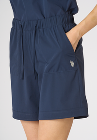 Pantalone corto sportivo da donna con vita elasticizzata