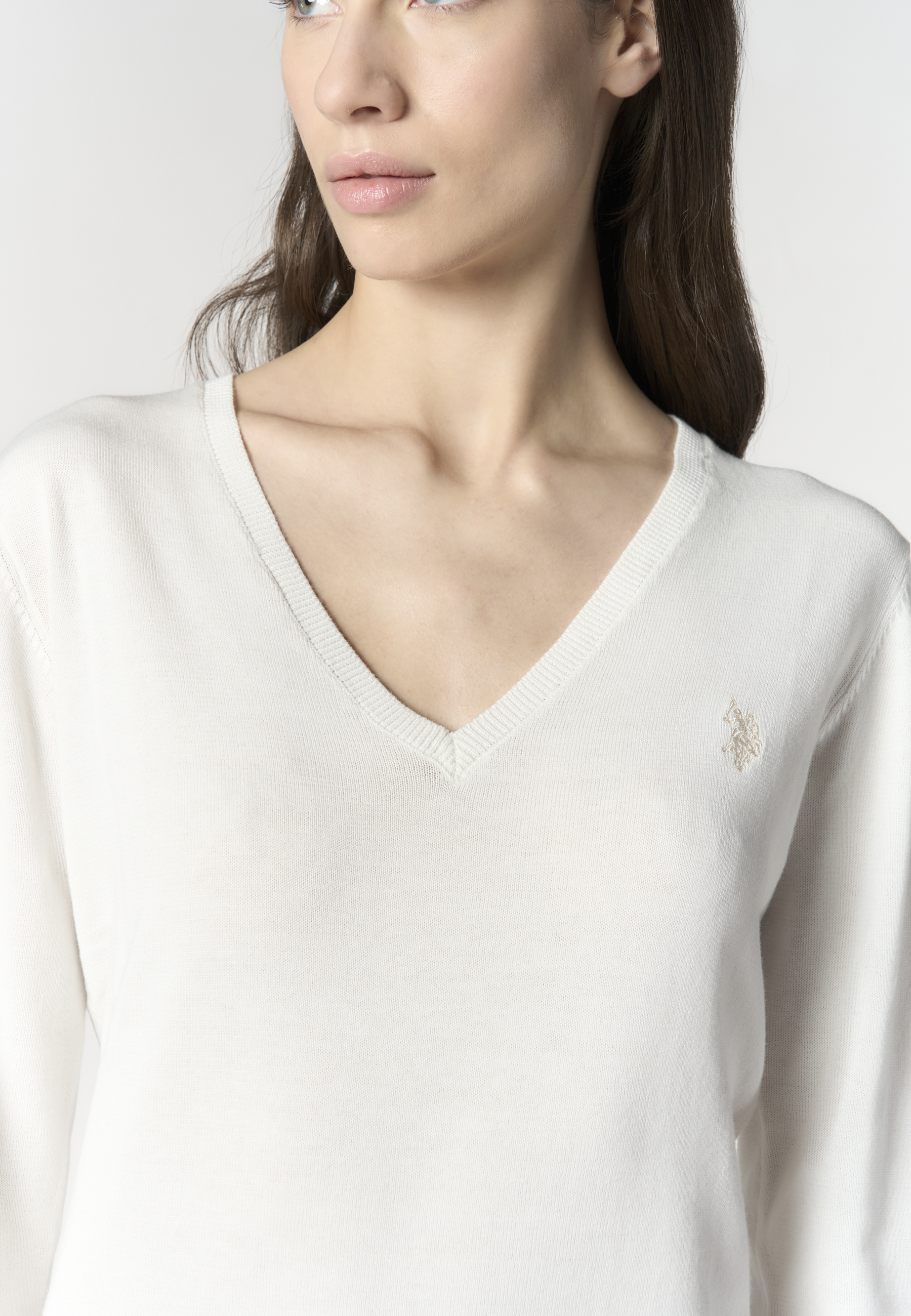 Maglia in cotone da donna con scollo a V e logo ricamato