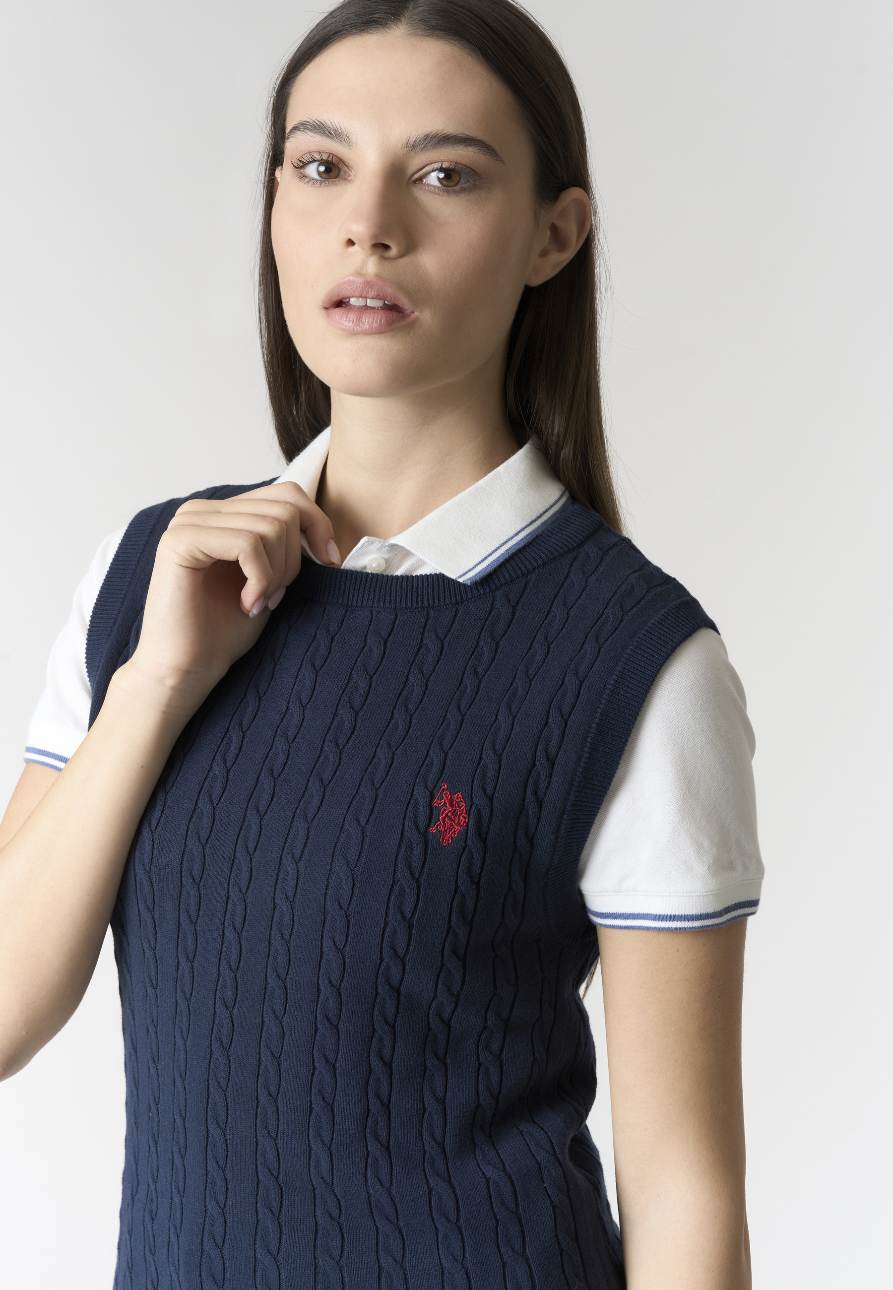 Gilet da donna in maglia di cotone con lavorazione a treccia