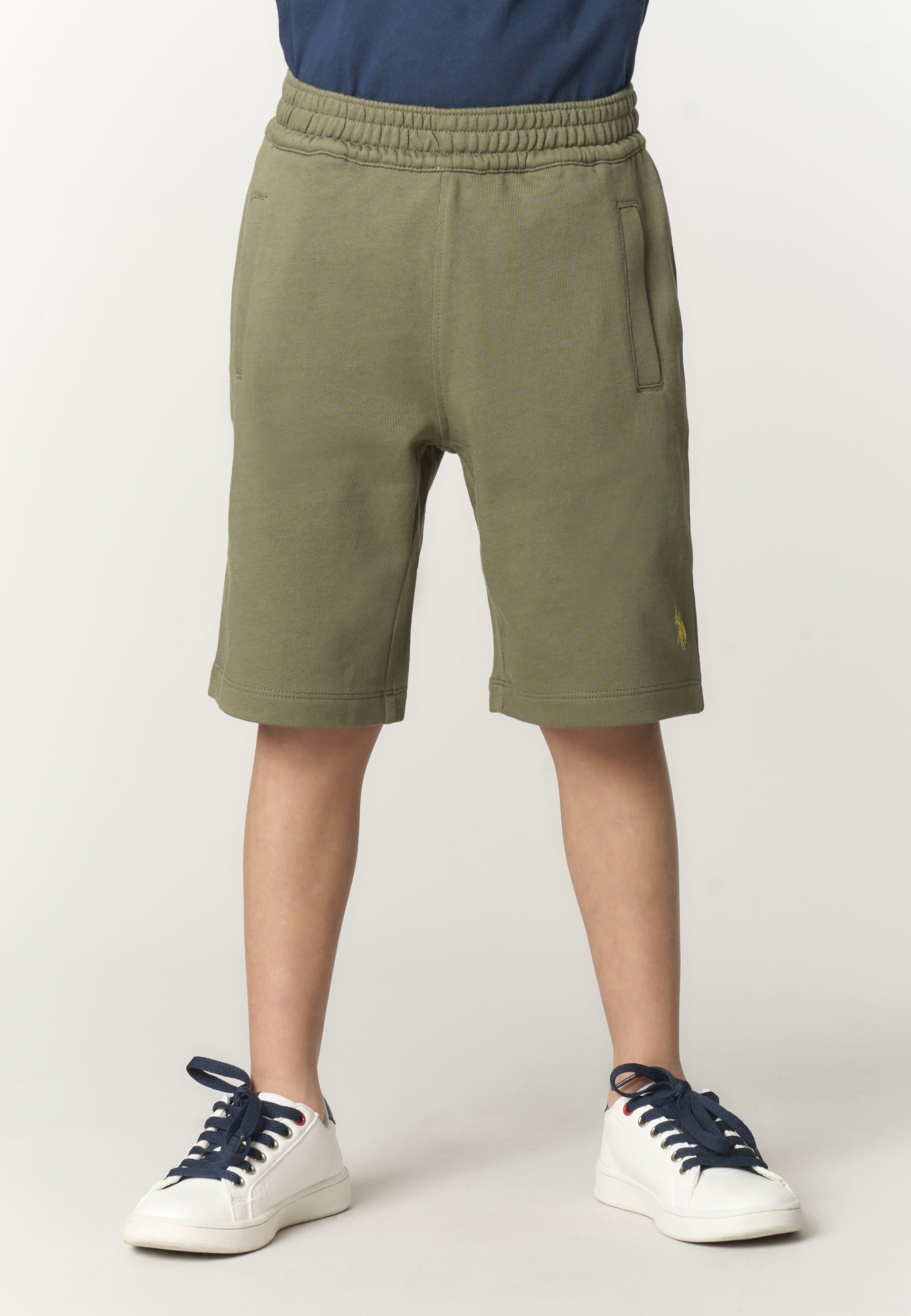 Pantalone corto sportivo da bambino con vita elasticizzata e tasche laterali
