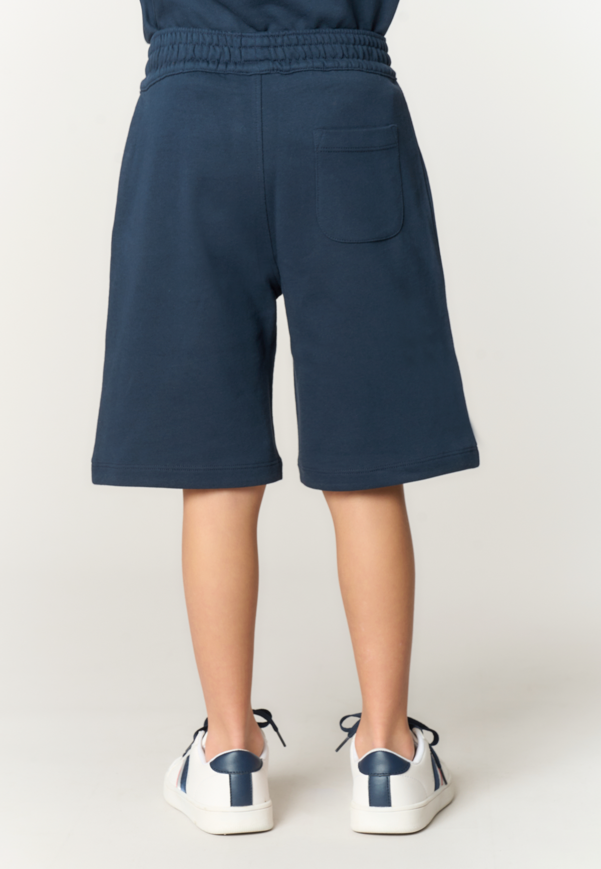 Pantalone corto sportivo da bambino con vita elasticizzata e tasche laterali